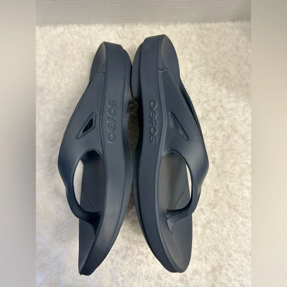 OOFOS Unisex Original Flip Flops Color Blue/Gray, Size Men 8, Women 10.